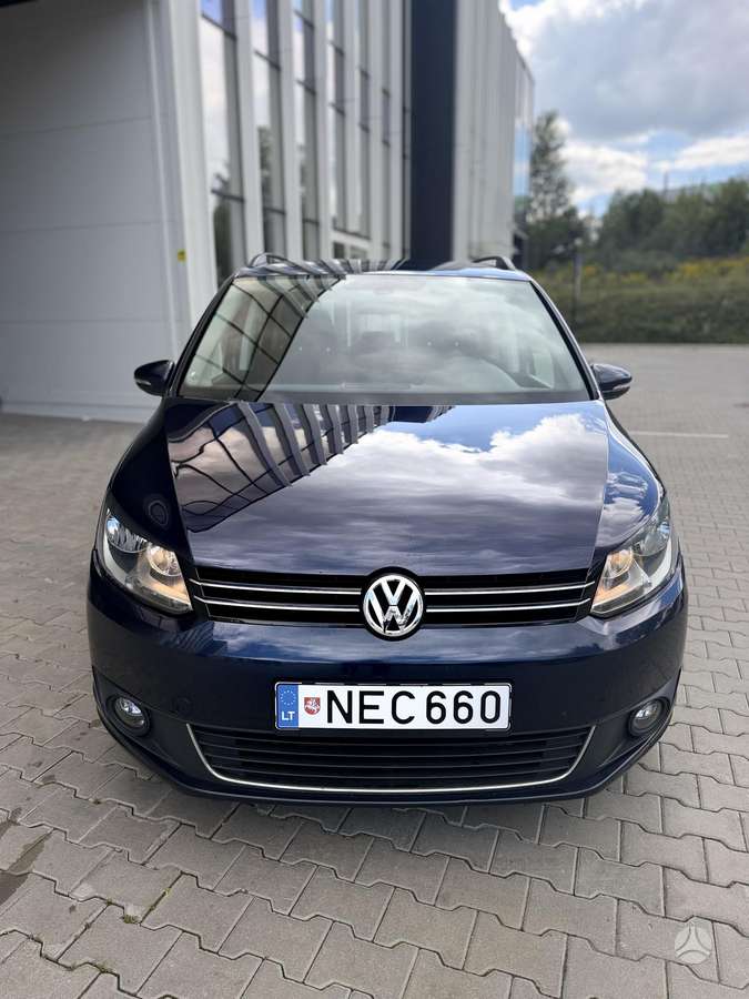 Volkswagen Touran 2011 — interior