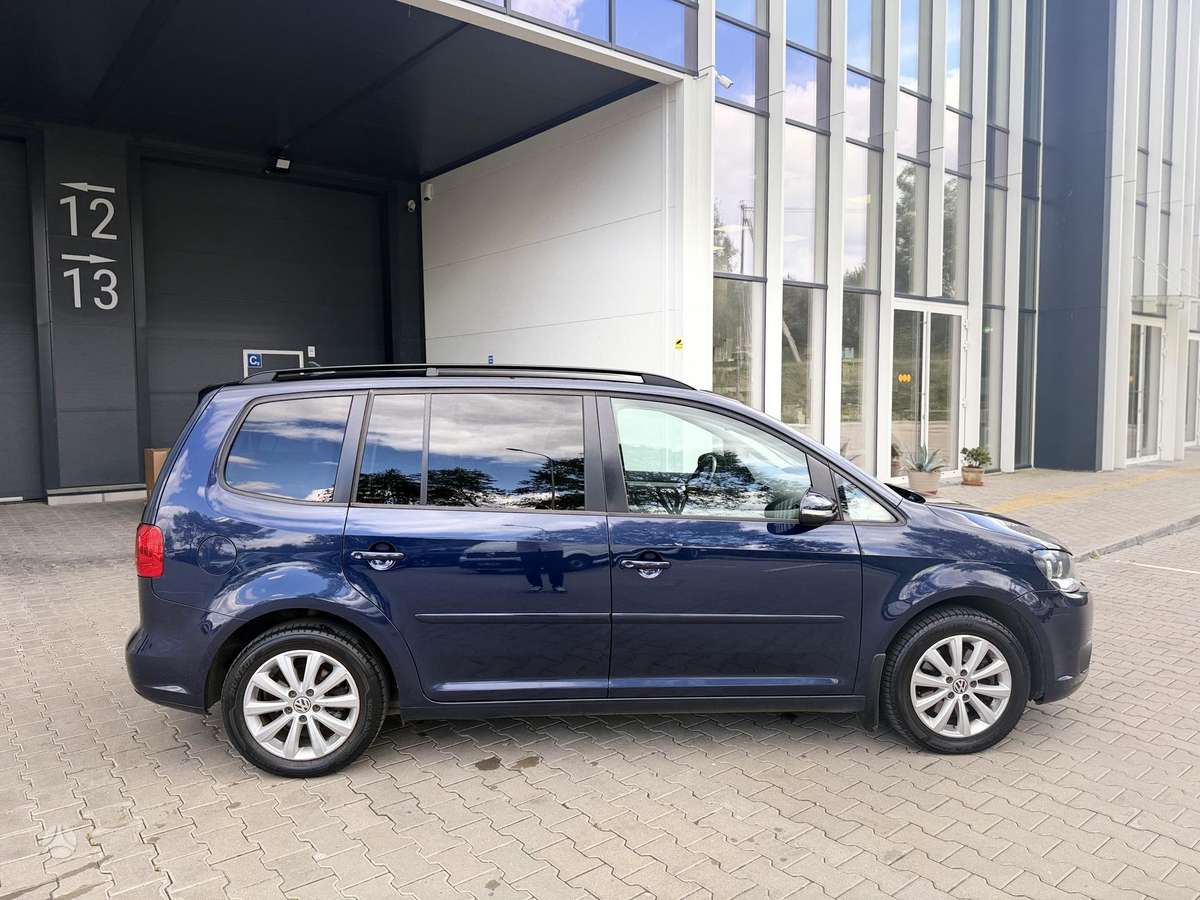 Volkswagen Touran 2011 — photo 8