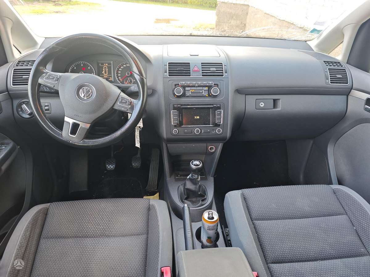 Volkswagen Touran 2012 — photo 10