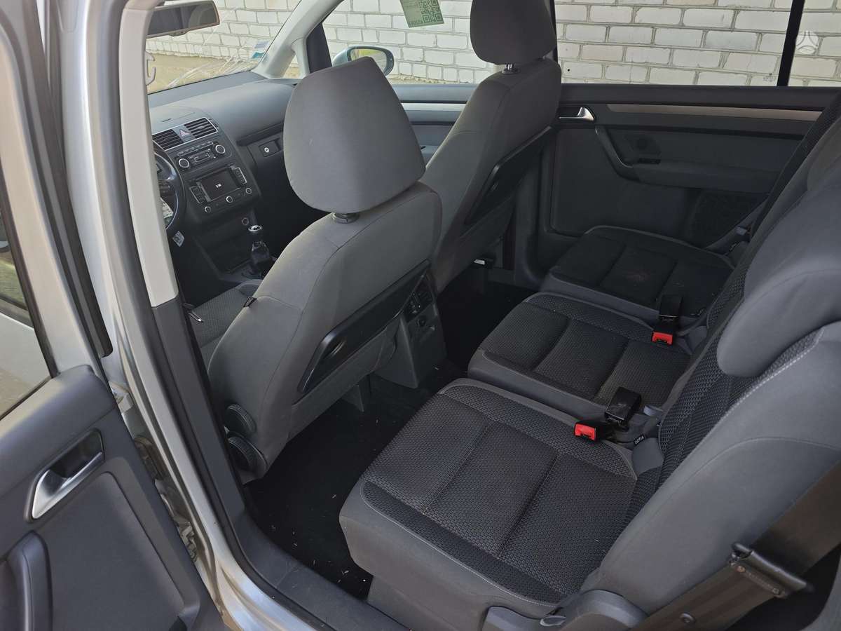 Volkswagen Touran 2012 — photo 11