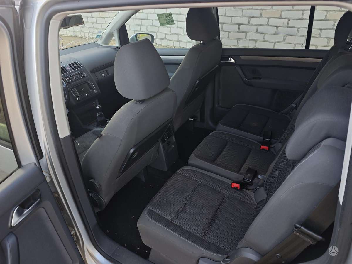 Volkswagen Touran 2012 — photo 12