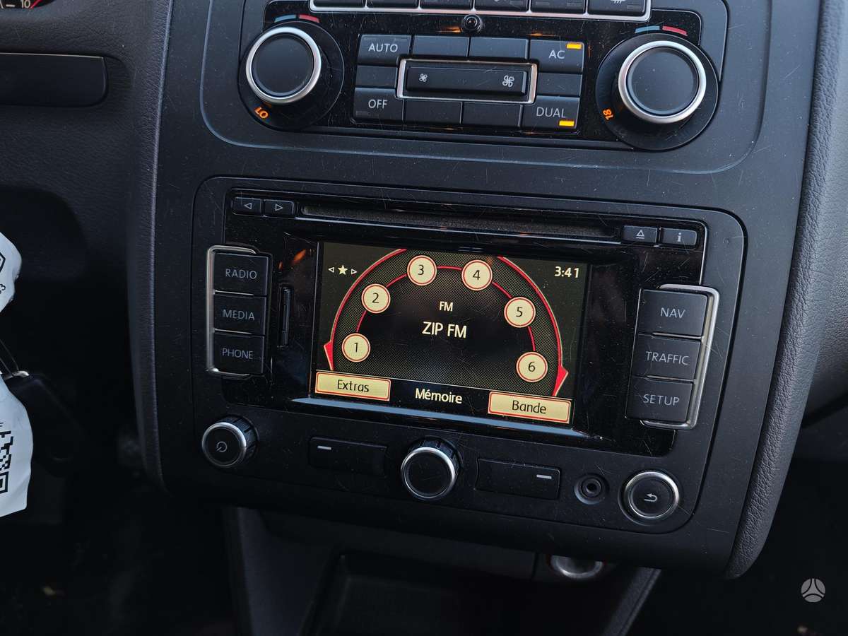 Volkswagen Touran 2012 — photo 13