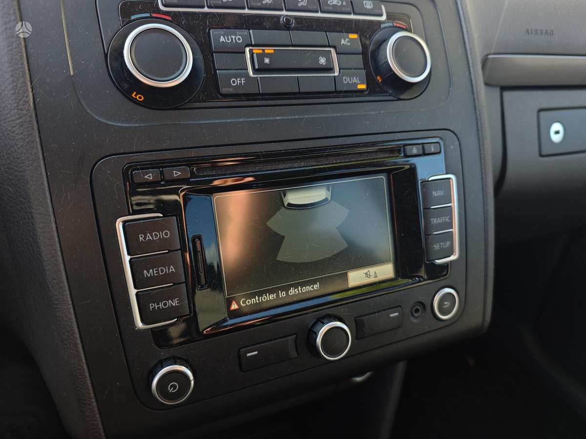 Volkswagen Touran 2012 — photo 14