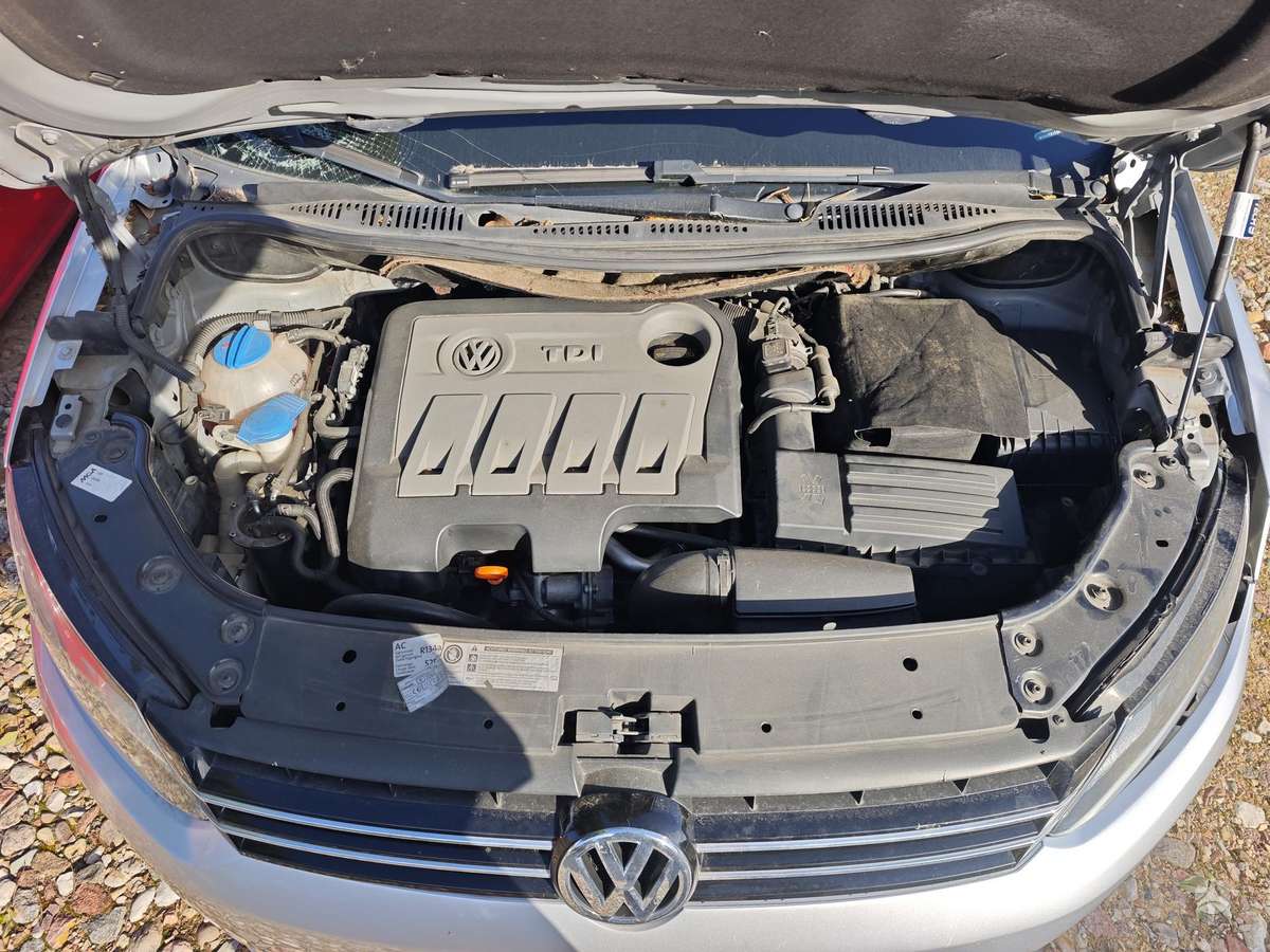 Volkswagen Touran 2012 — photo 15