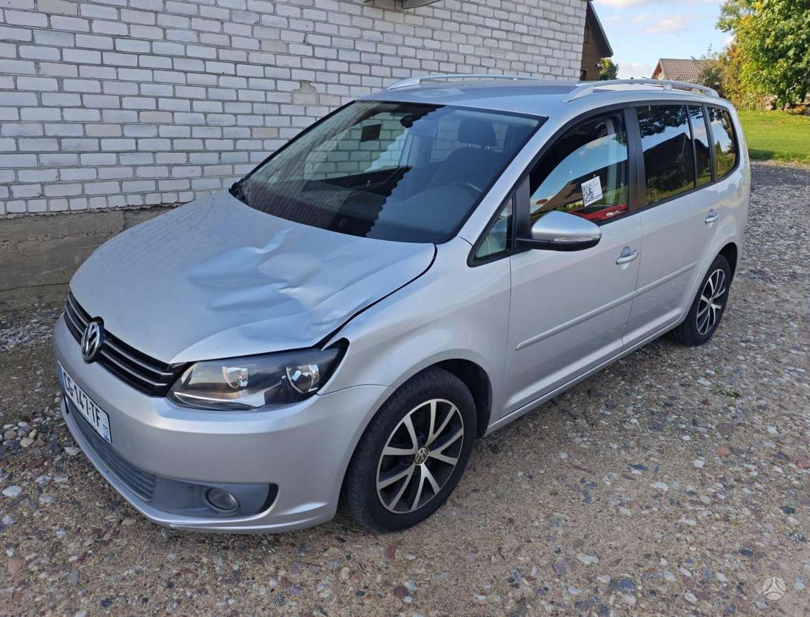 Volkswagen Touran 2012 — rear view