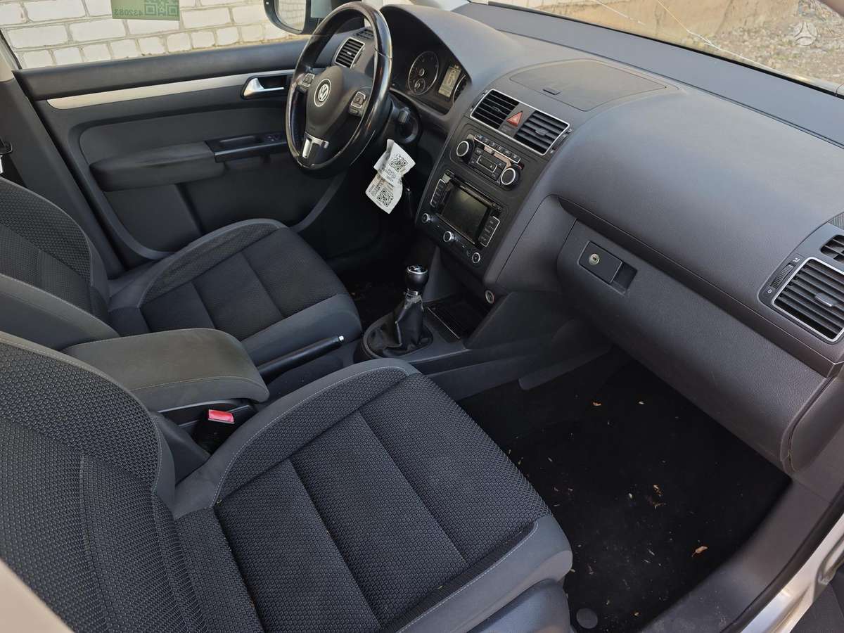 Volkswagen Touran 2012 — photo 9
