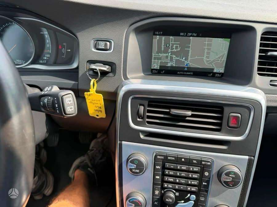 Volvo V60 2015 — photo 7