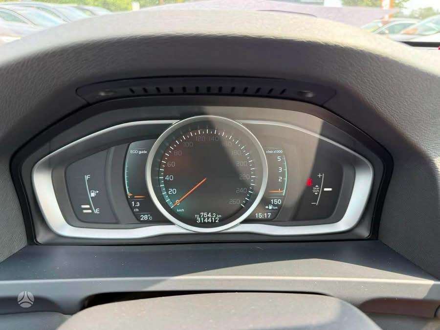 Volvo V60 2015 — photo 8