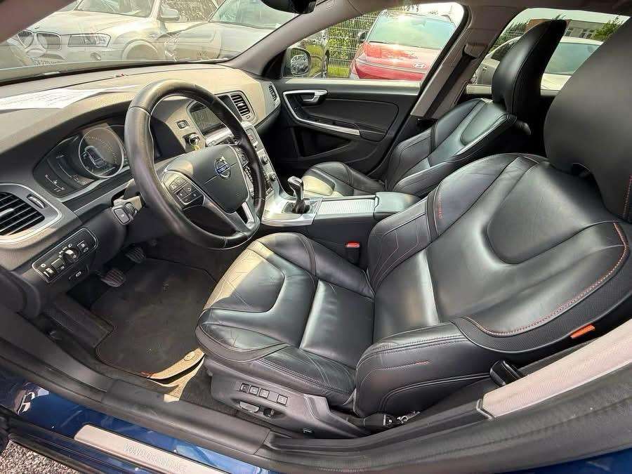 Volvo V60 2015 — photo 9