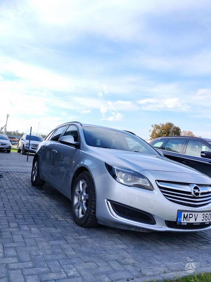 Opel Insignia 2014 — вигляд ззаду