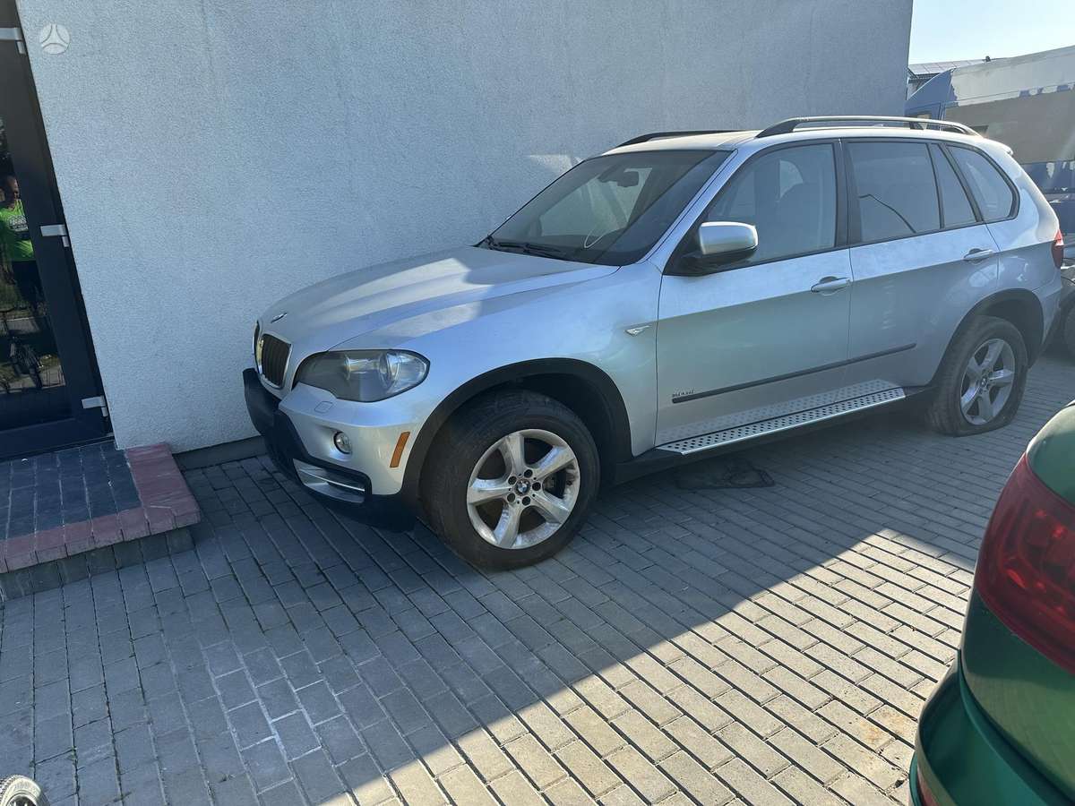 BMW X5 2008 — rear view