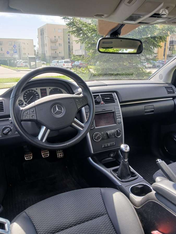 Mercedes-Benz B180 2010 — photo 10
