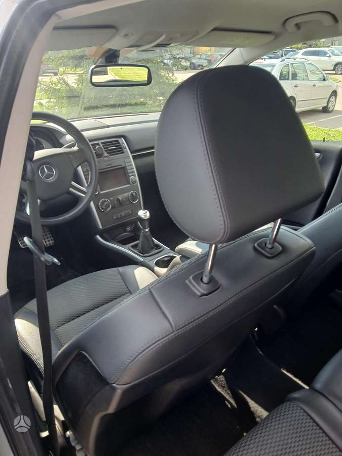 Mercedes-Benz B180 2010 — photo 12