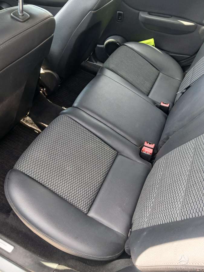 Mercedes-Benz B180 2010 — photo 13