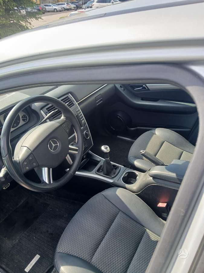 Mercedes-Benz B180 2010 — photo 14
