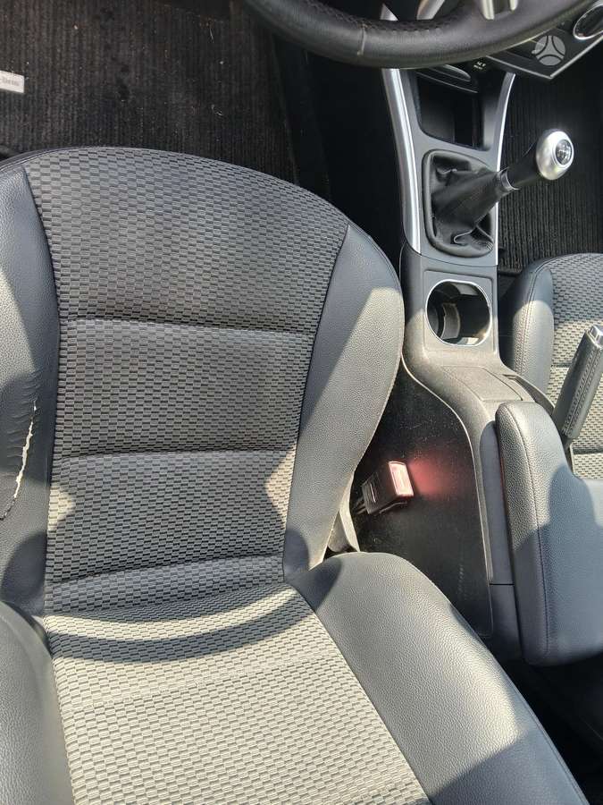 Mercedes-Benz B180 2010 — photo 15