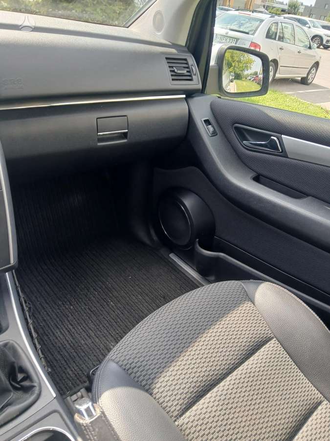 Mercedes-Benz B180 2010 — photo 16