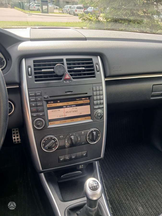 Mercedes-Benz B180 2010 — photo 17