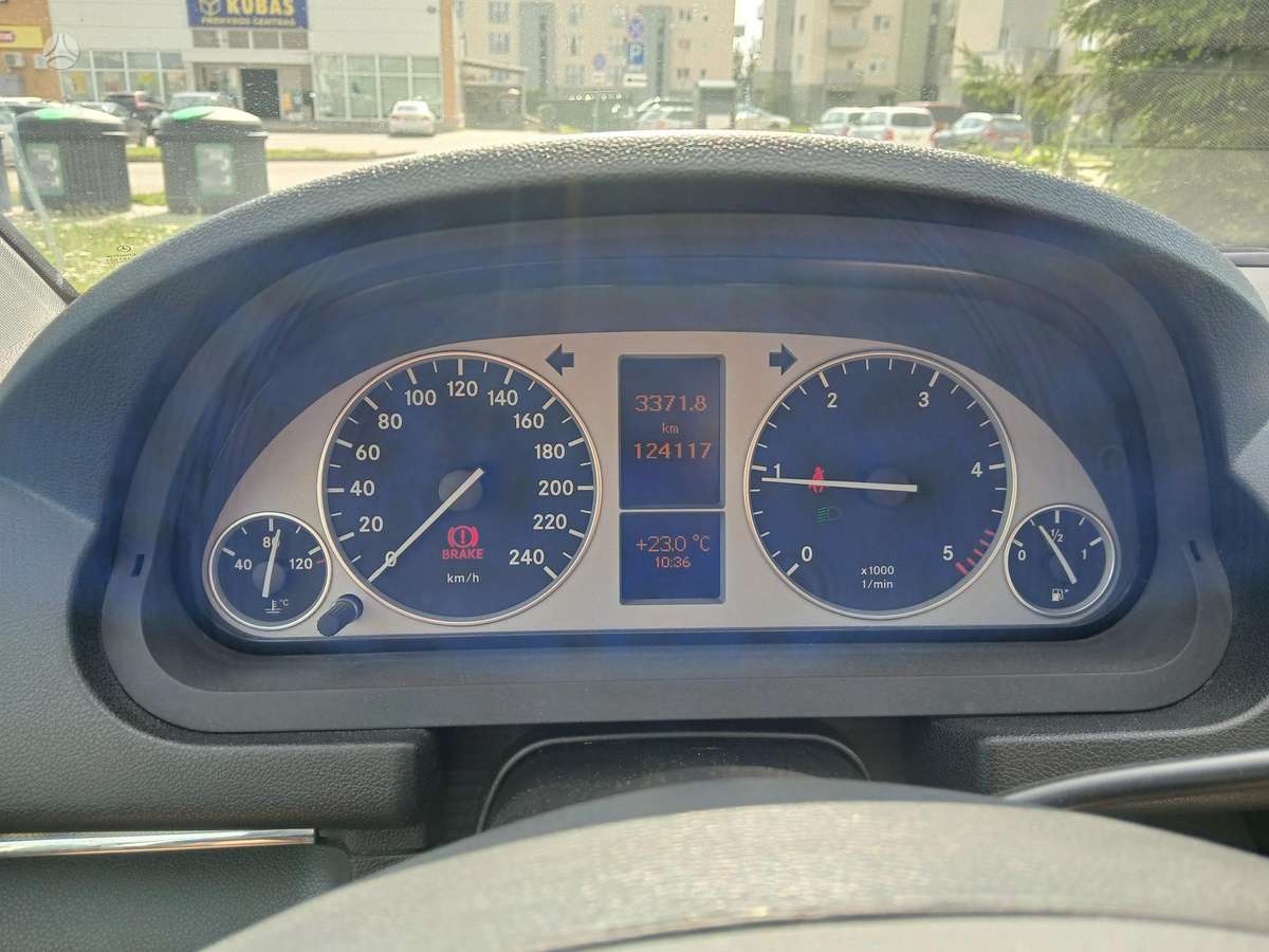 Mercedes-Benz B180 2010 — photo 18