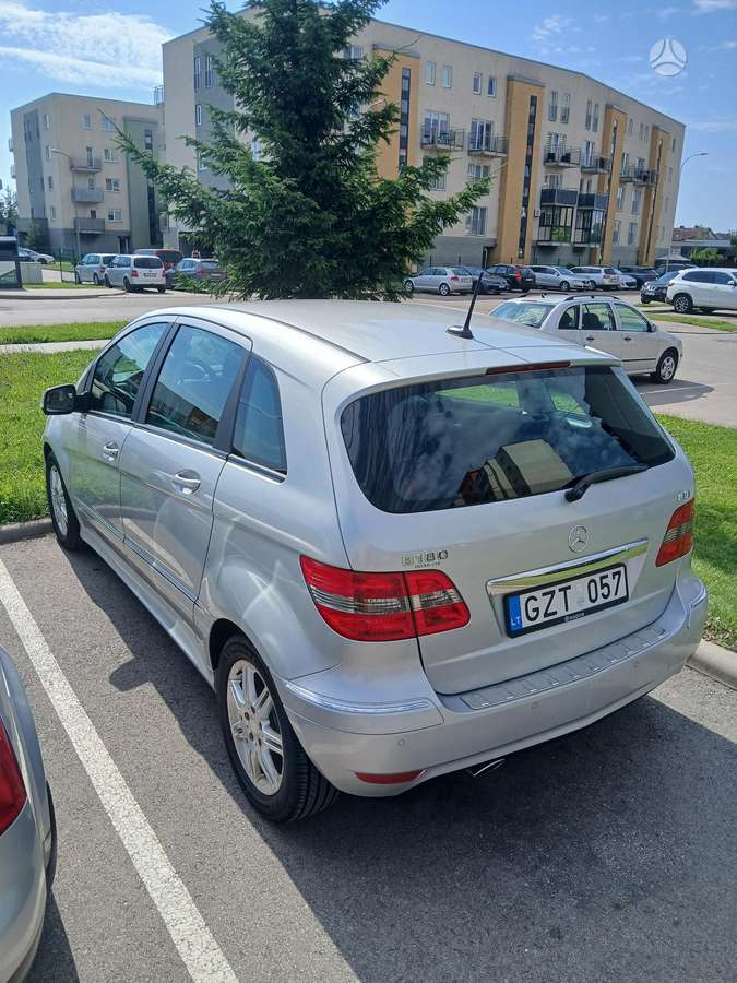 Mercedes-Benz B180 2010 — rear view