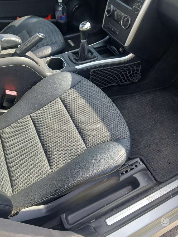 Mercedes-Benz B180 2010 — photo 7