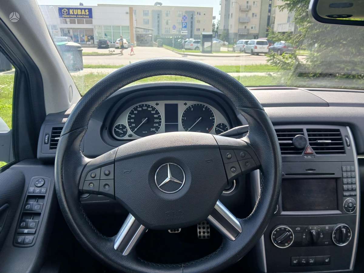 Mercedes-Benz B180 2010 — photo 9