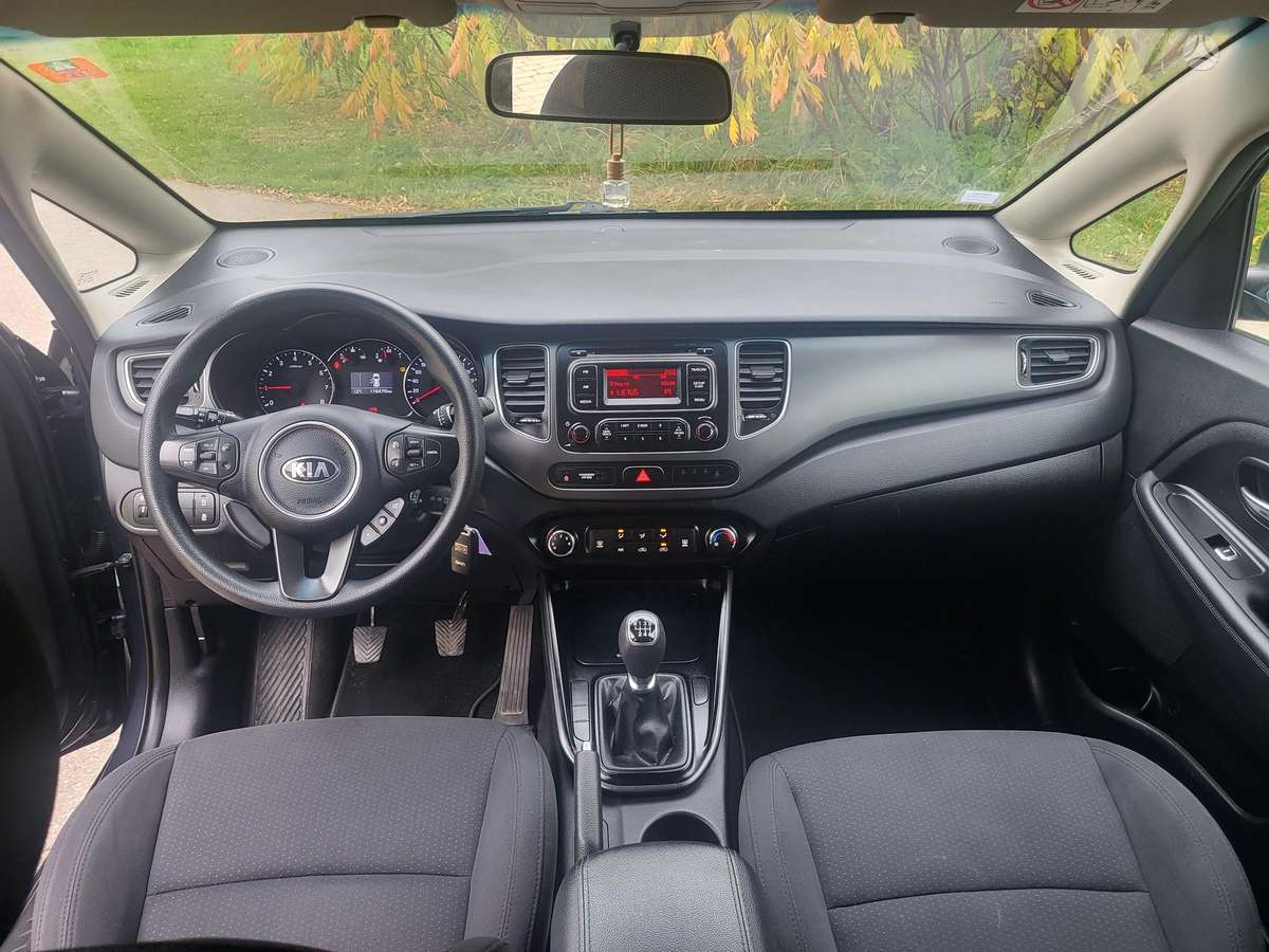 Kia Carens 2015 — салон