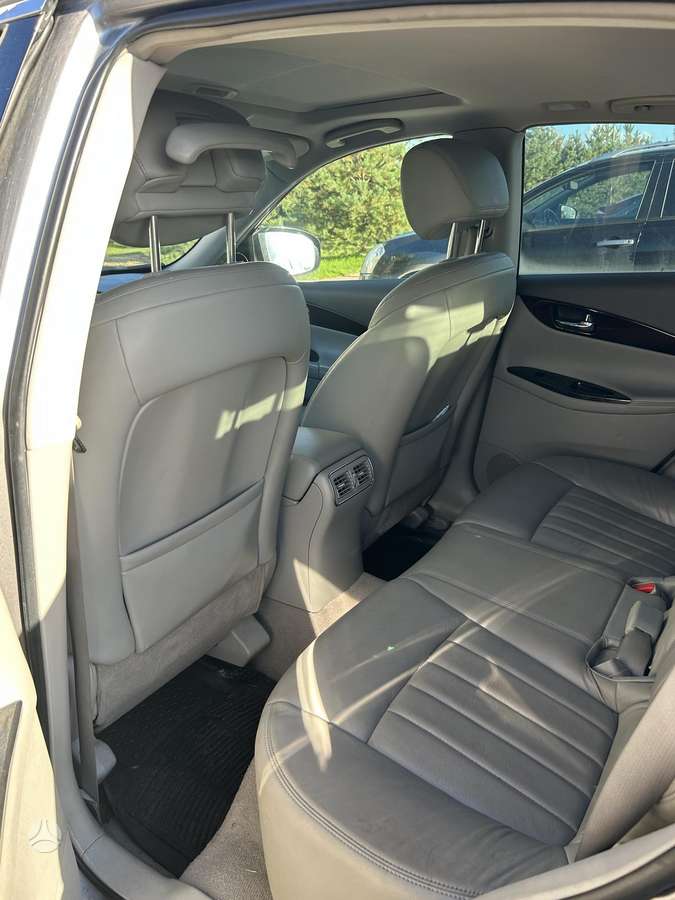Infiniti EX35 2010 — interior