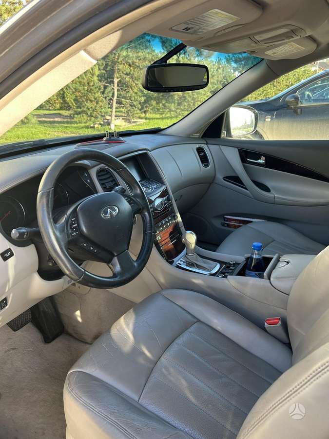 Infiniti EX35 2010 — engine 3498 cm³, 302 HP (222kW)