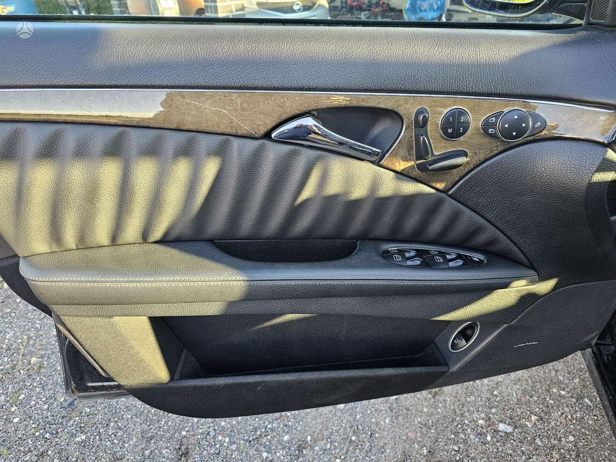 Mercedes-Benz E320 2006 — photo 10