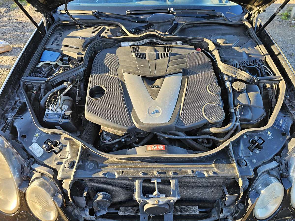 Mercedes-Benz E320 2006 — photo 12