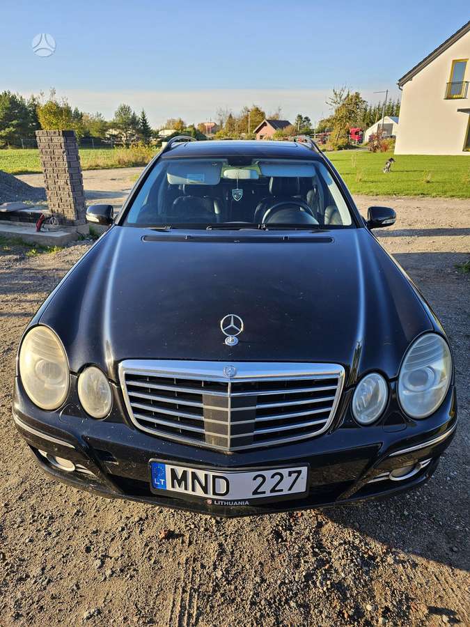 Mercedes-Benz E320 2006 — rear view