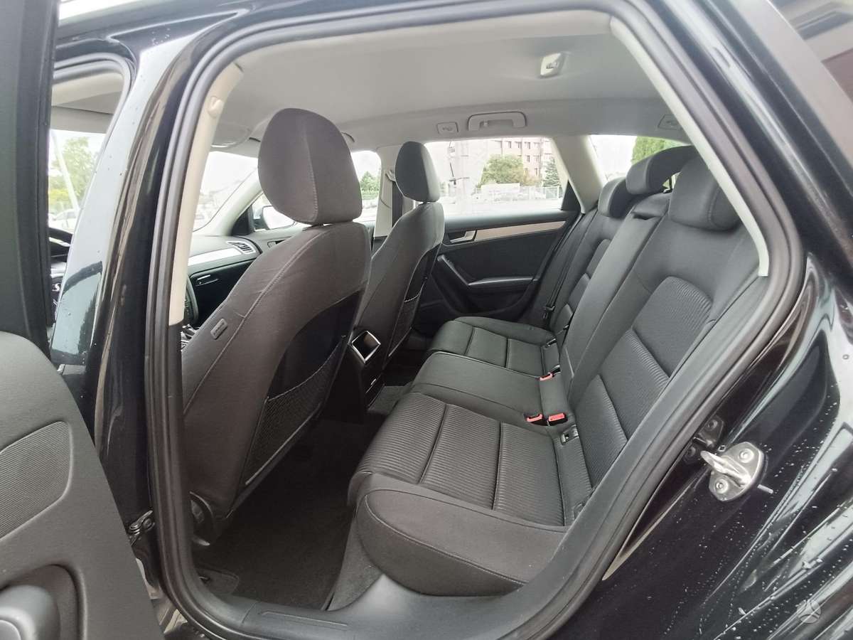 Audi A4 2009 — photo 12