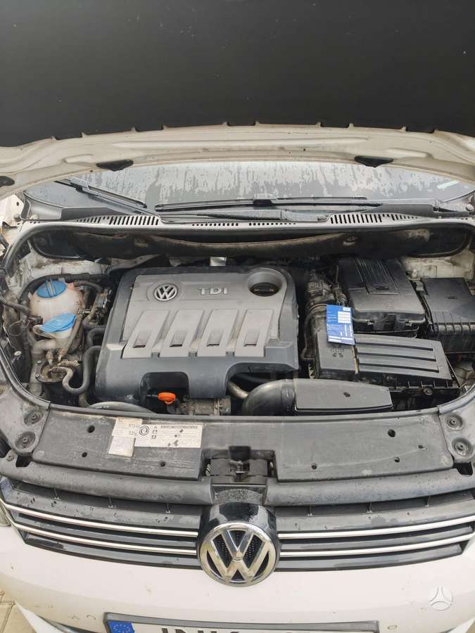 Volkswagen Touran 2012 — photo 12