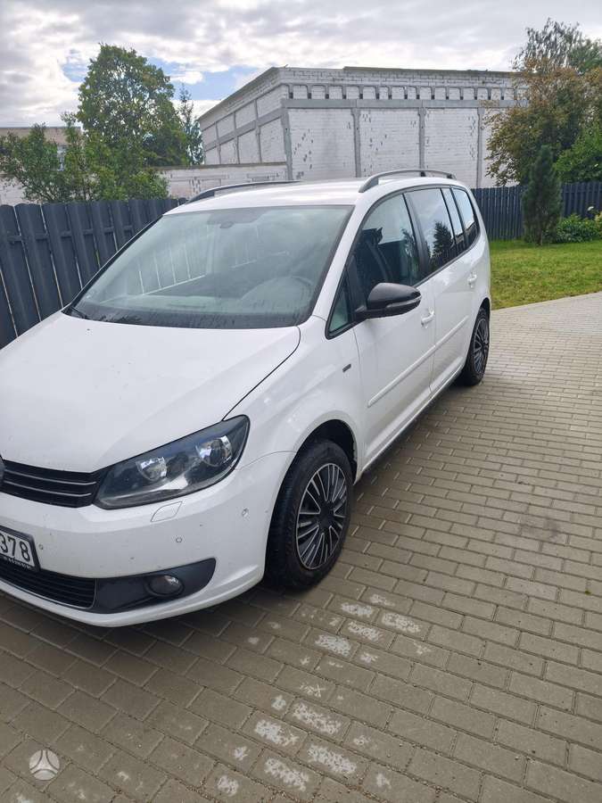 Volkswagen Touran 2012 — rear view
