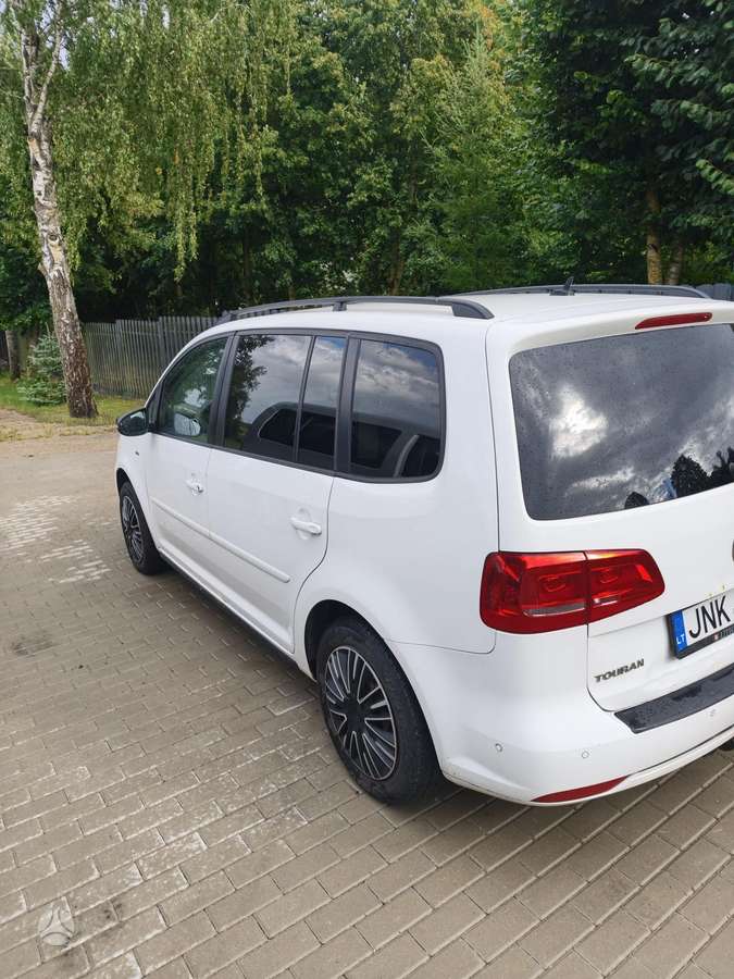 Volkswagen Touran 2012 — interior