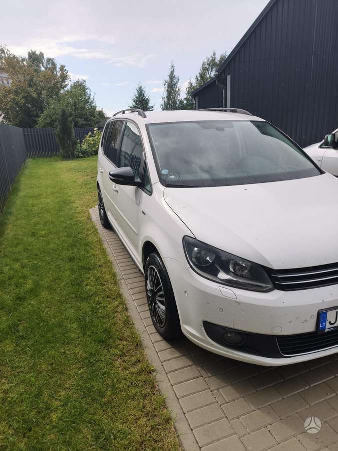 Volkswagen Touran 2012 — engine 1598 cm³, 105 HP (77kW)