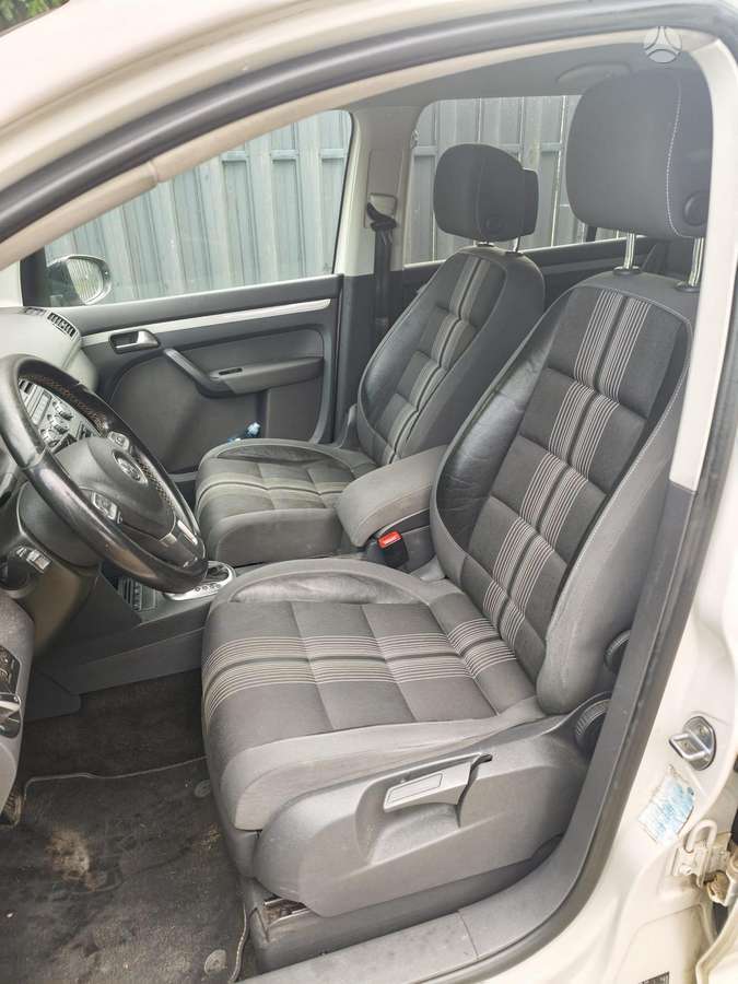 Volkswagen Touran 2012 — photo 7