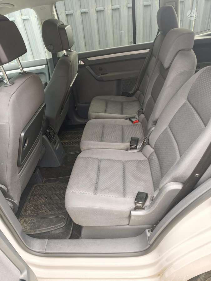 Volkswagen Touran 2012 — photo 8