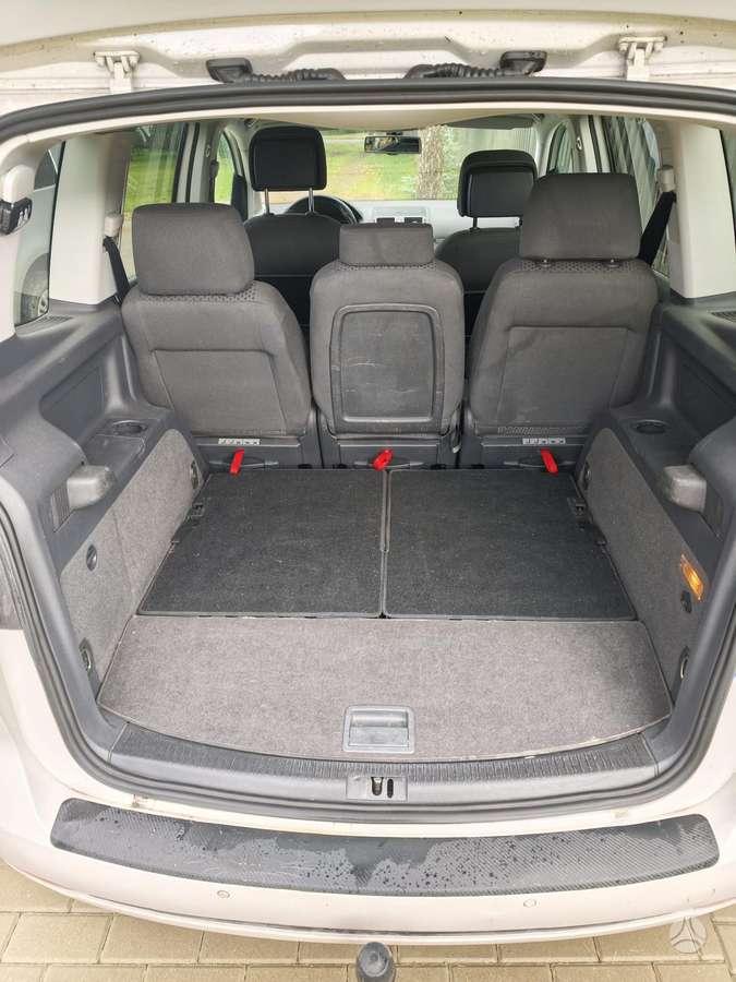 Volkswagen Touran 2012 — photo 9