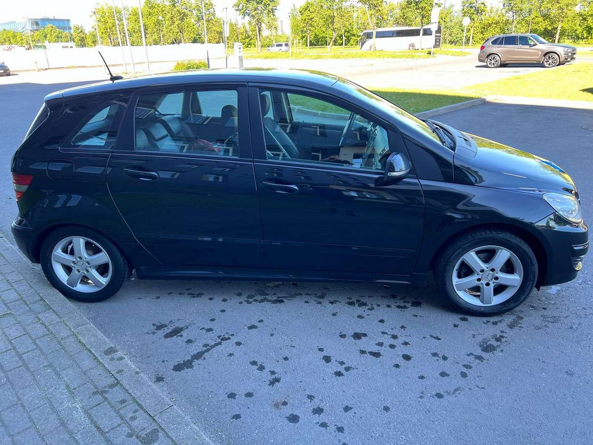 Mercedes-Benz B200 2009 — engine 2034 cm³, 136 HP (100kW)