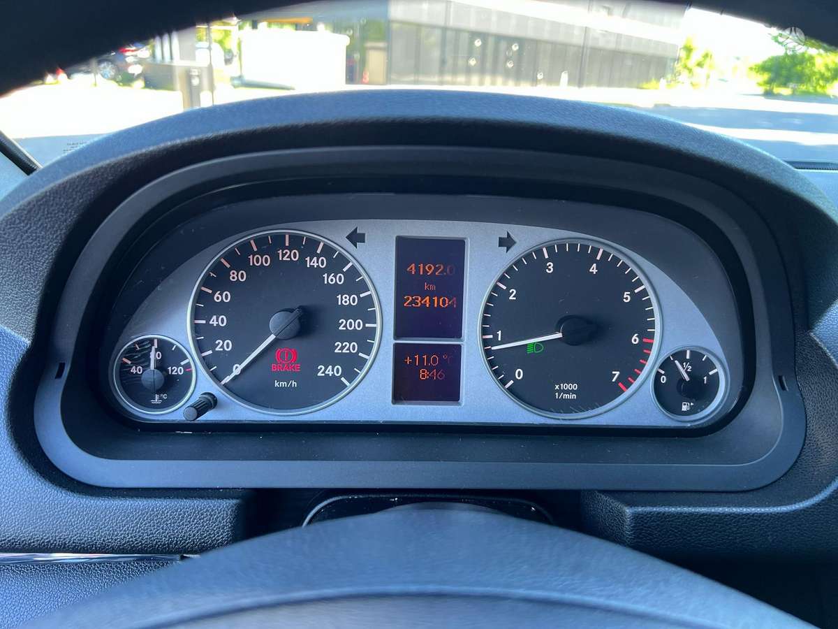 Mercedes-Benz B200 2009 — photo 7