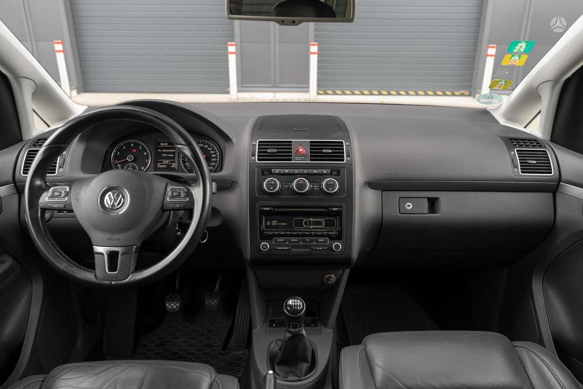 Volkswagen Touran 2013 — photo 13
