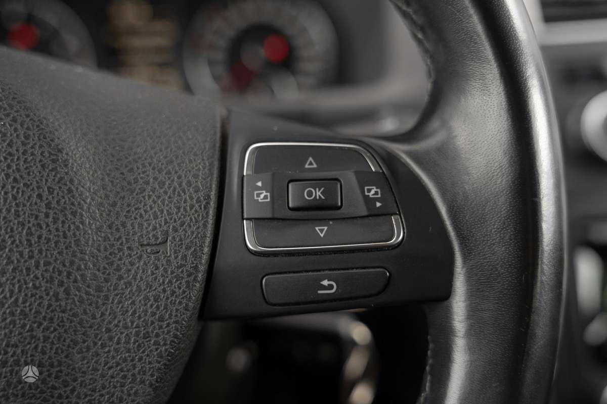 Volkswagen Touran 2013 — photo 20
