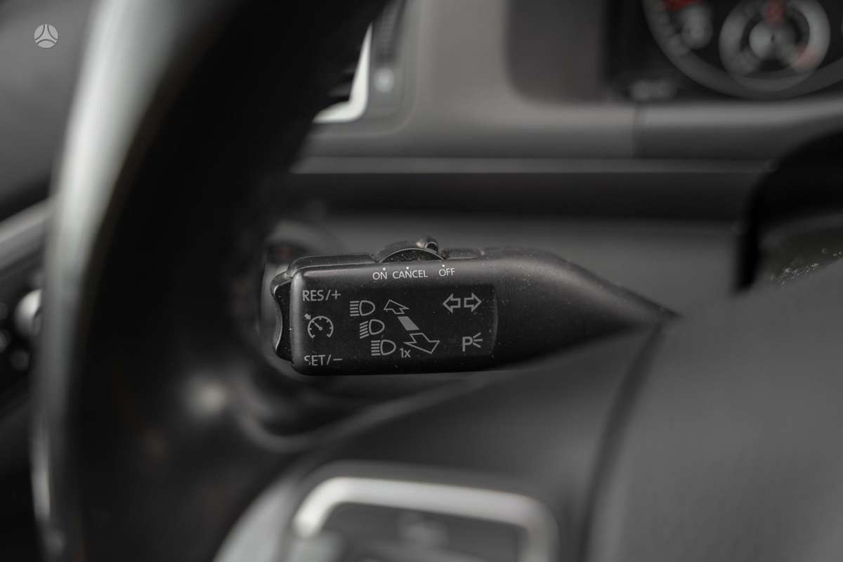 Volkswagen Touran 2013 — photo 21