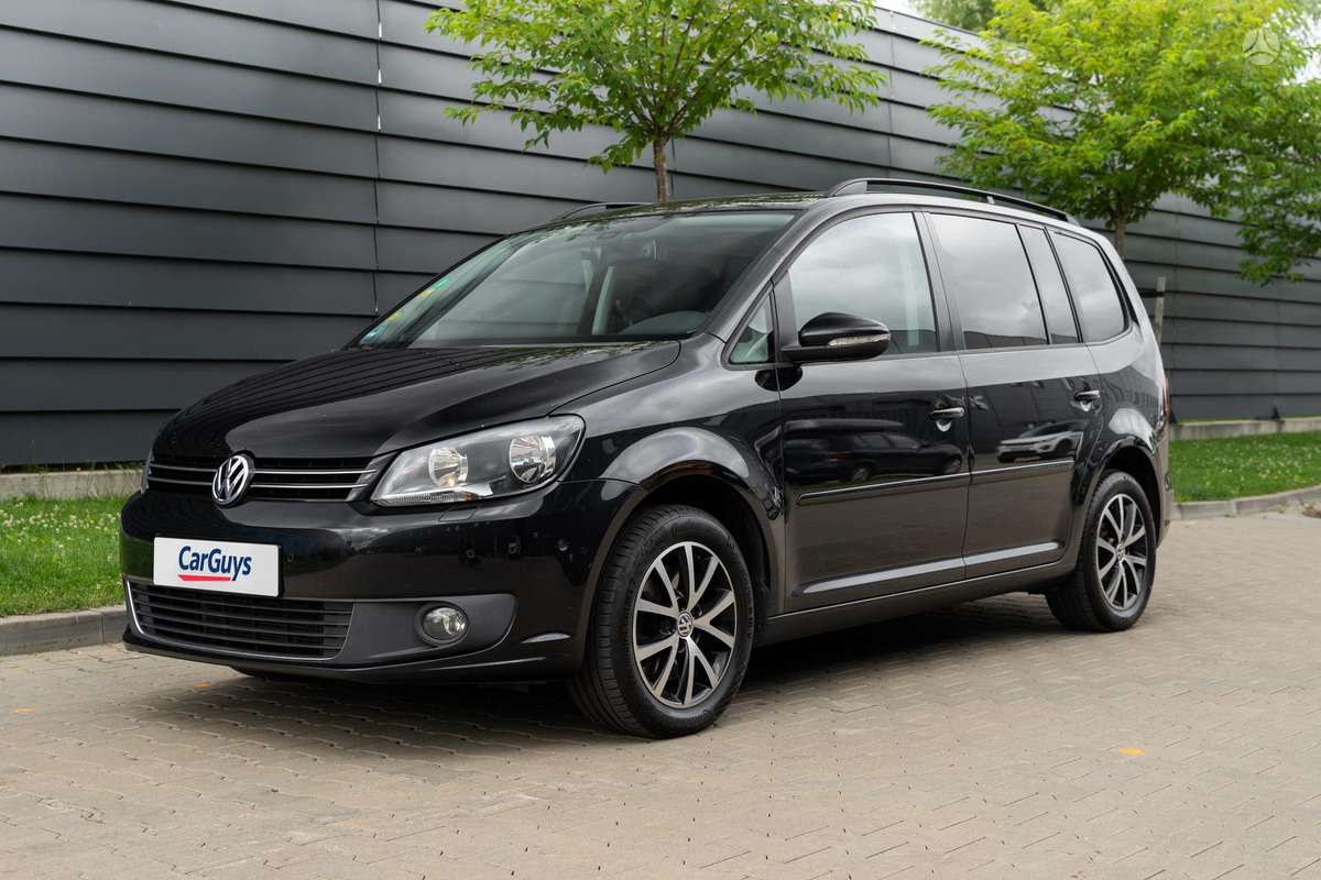 Volkswagen Touran 2013 — interior