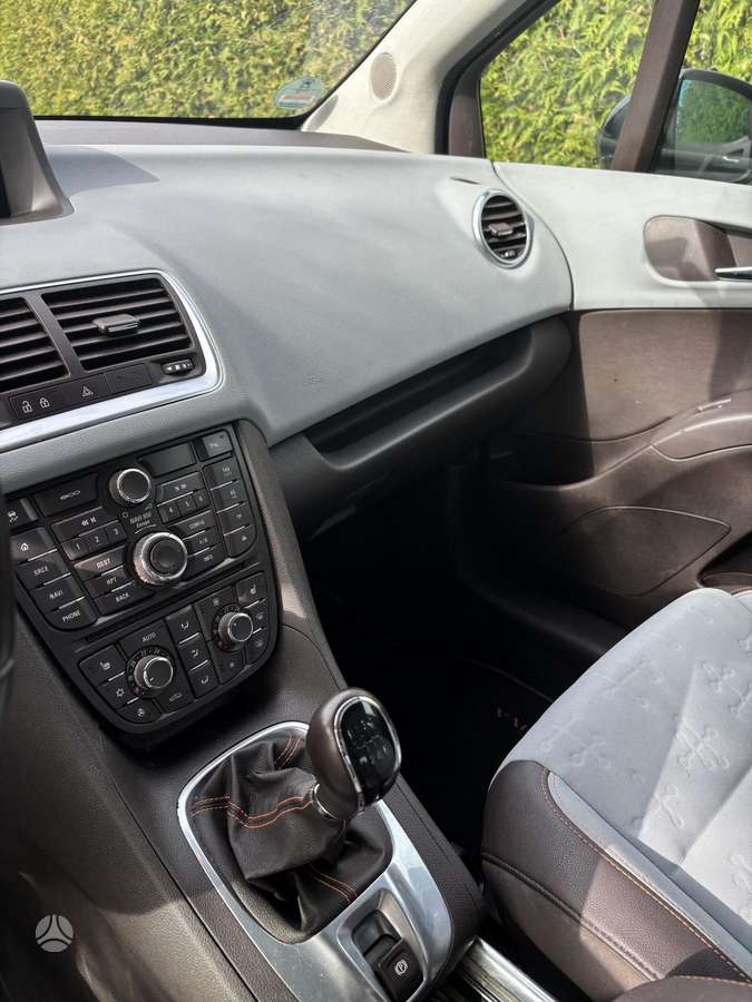 Opel Meriva 2015 — photo 16