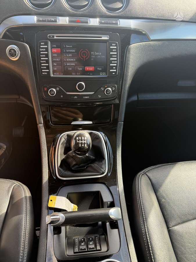 Ford Galaxy 2014 — фото 15