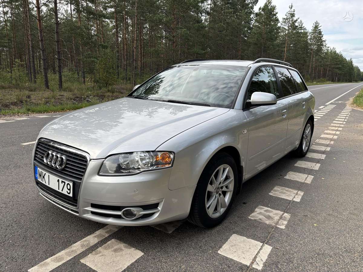 Audi A4 2008 — вигляд ззаду