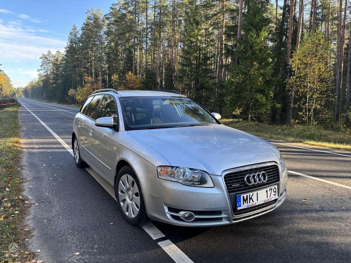 Audi A4 2008 — салон